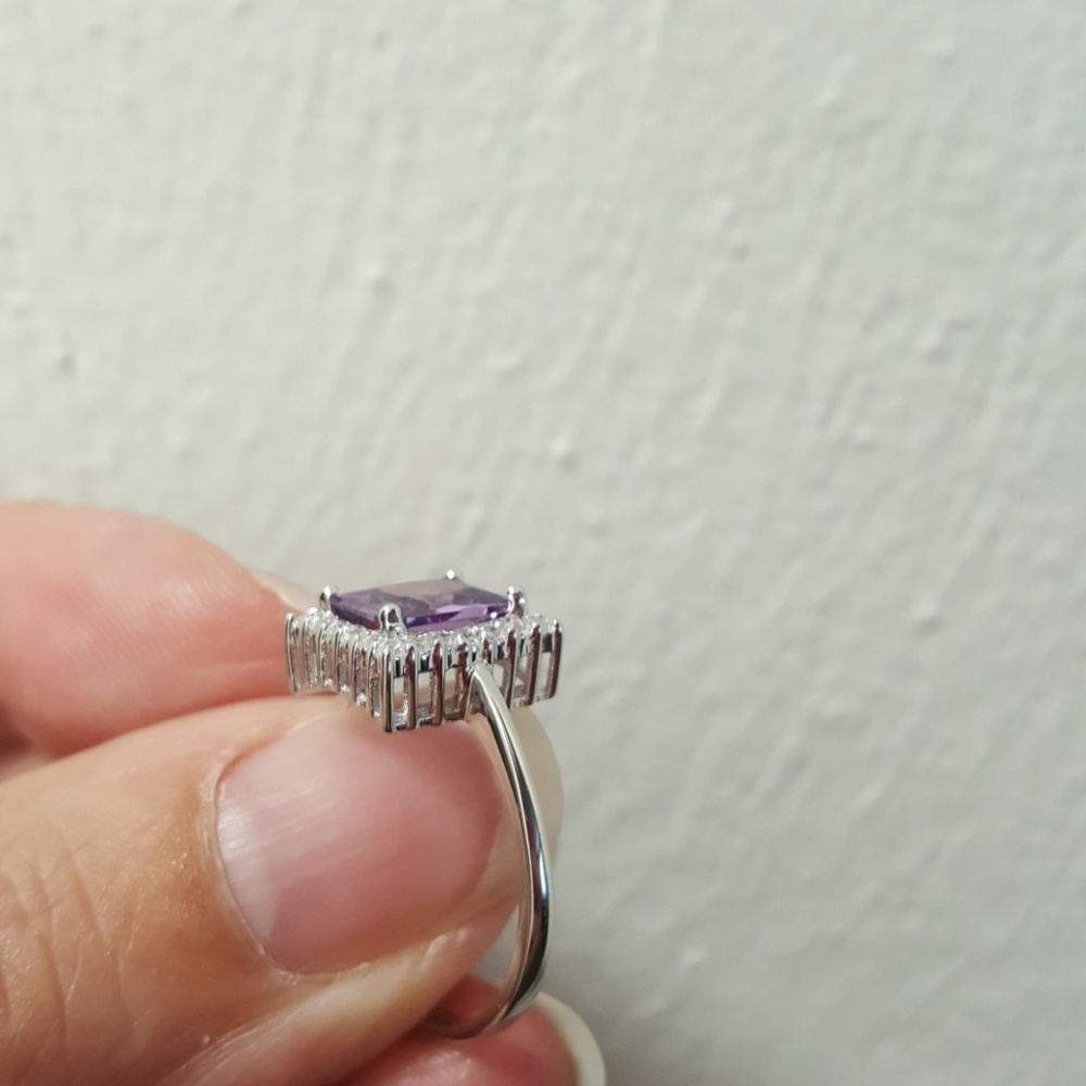 Stunning Sterling Silver Ring - Picture 2 of 4